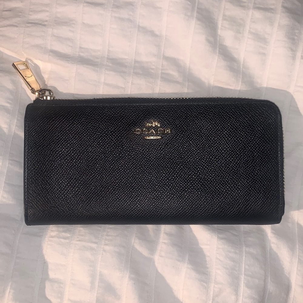 Black Coach Zip Wallet🖤